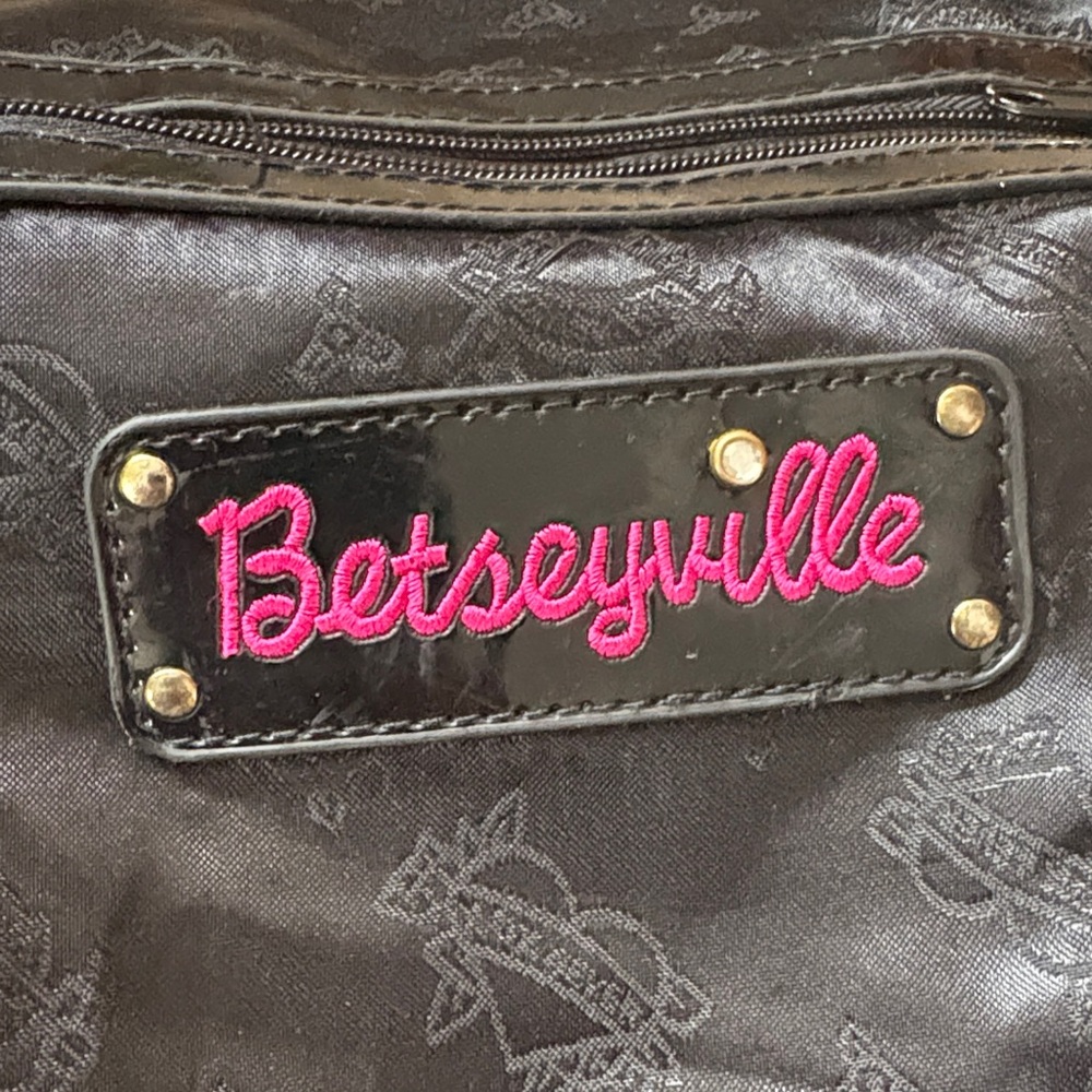 Betsey Johnson Vibrant Snake Print Travel Bag - Picture 7 of 7